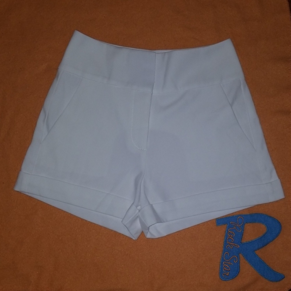 Nwot Bebe white shorts size 0
